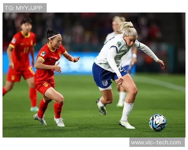 芬兰女足与苏格兰女足激战正酣争夺欧洲女子足球赛晋级名额