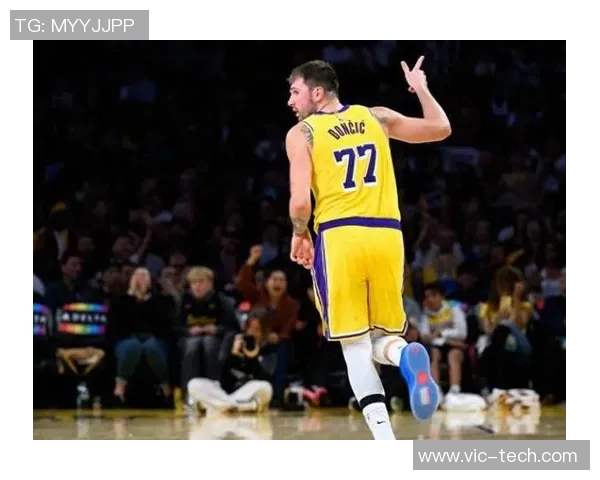 湖人队与热火队激战正酣谁能在这场对决中笑到最后