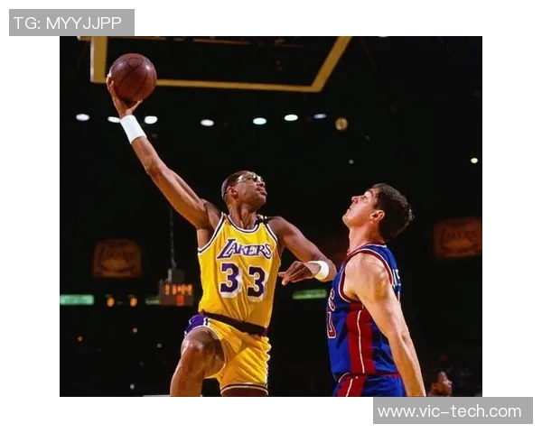 篮球明星独特招牌动作揭秘展现篮球魅力与技巧的完美结合